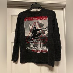 Yigga boys long sleeve T-Shirt is a size 146/152 US10.